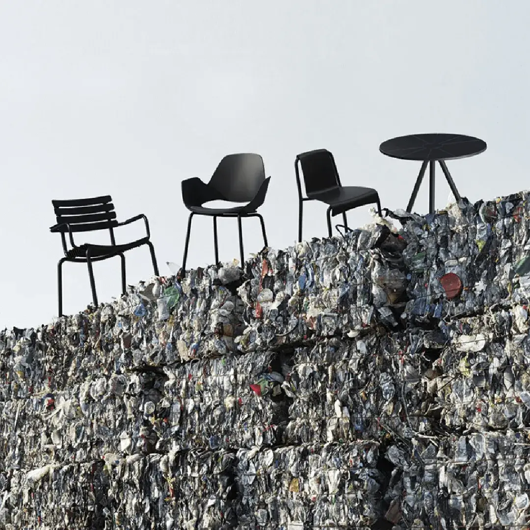 Nachhaltigkeit und Umweltschutz - Büromöbel auf Recyclingmaterial in Ballen - FALK by HOUE